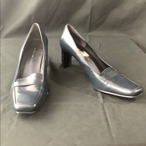 Bandolino navy blue heels